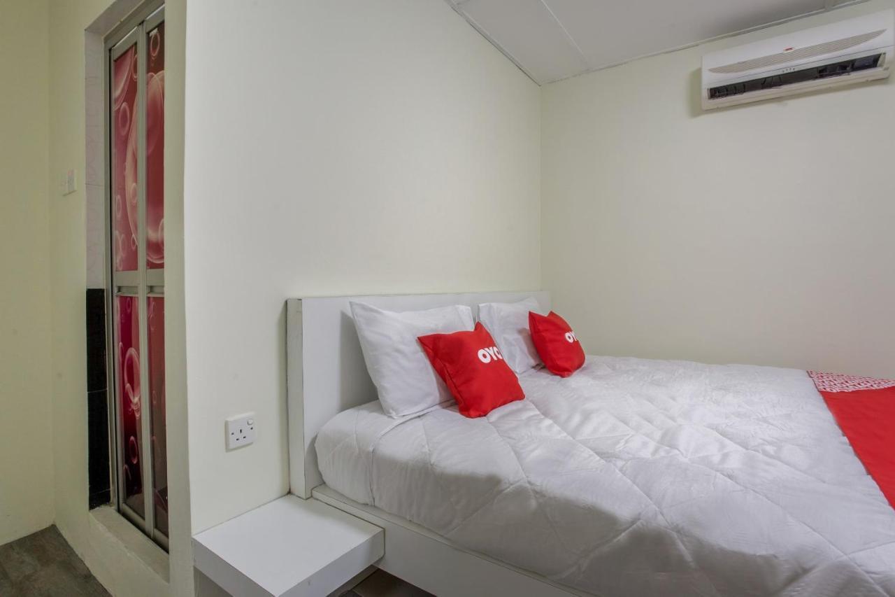 Oyo 822 Zande Motel Куала Селангор Екстериор снимка