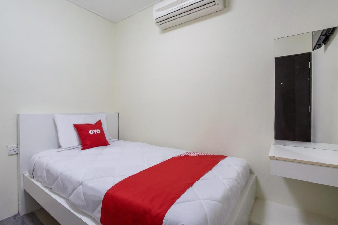 Oyo 822 Zande Motel Куала Селангор Екстериор снимка
